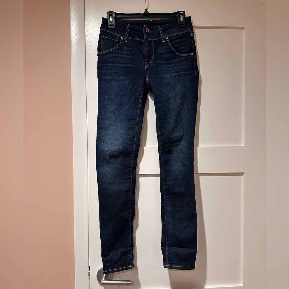 Hudson size 25 Collin skinny jean in dark  blue wash.  Two buttons with zip fly